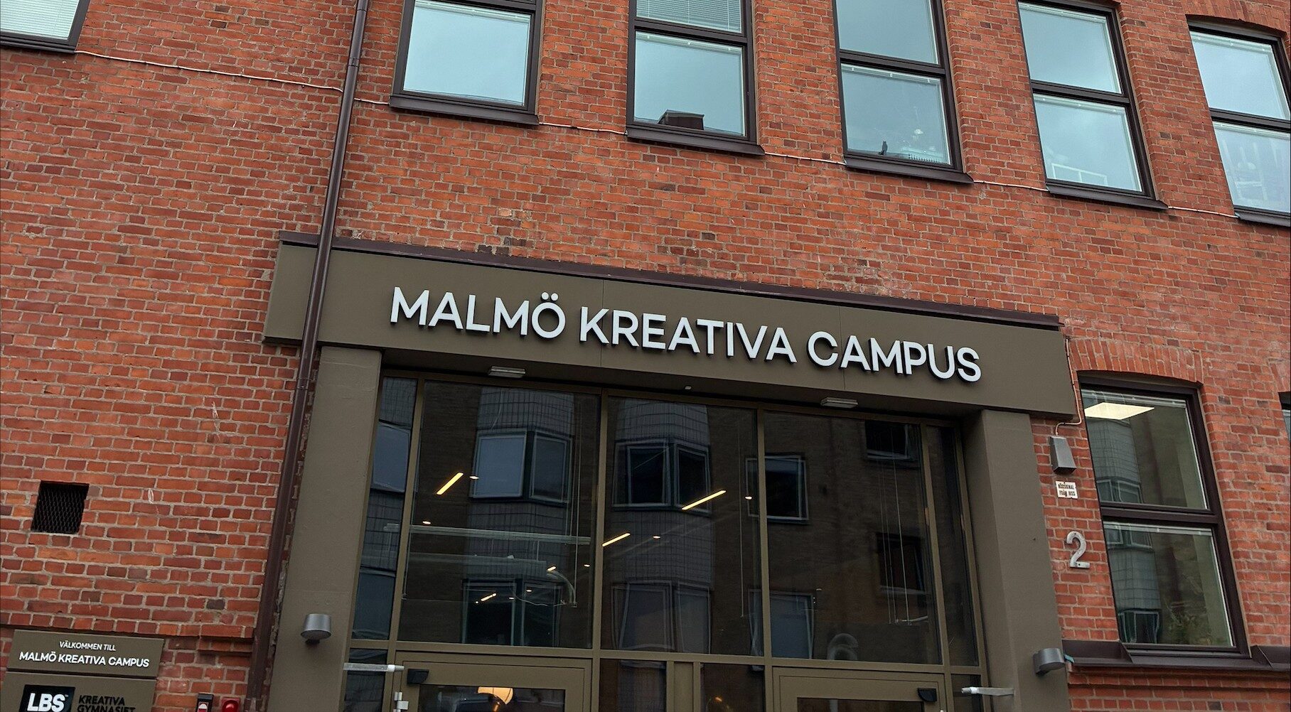 Entrén till Malmö Kreativa Campus i den tidigare textilfabriken Tuborg 1 i Malmö